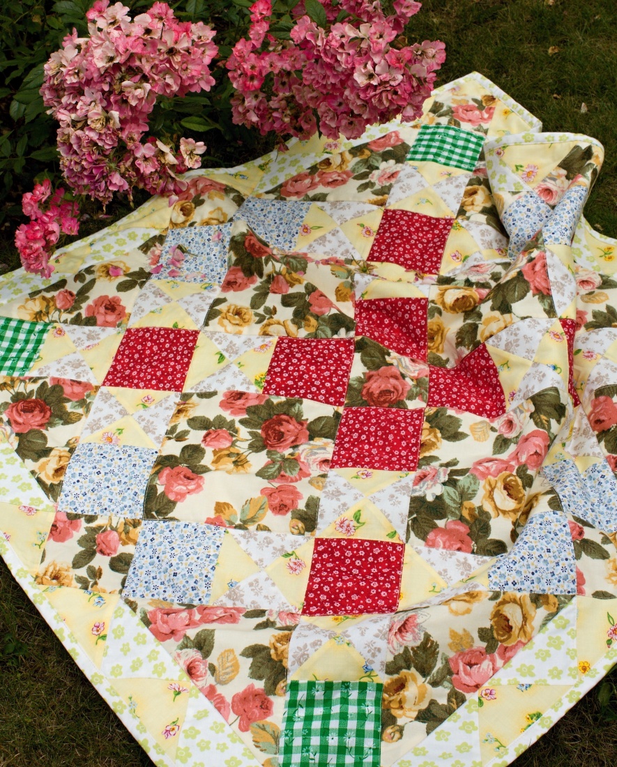 patchworkový ubrus vyrobený jako dárek do roubenky v Krkonoších "Z Krakonošovy zahrádky"